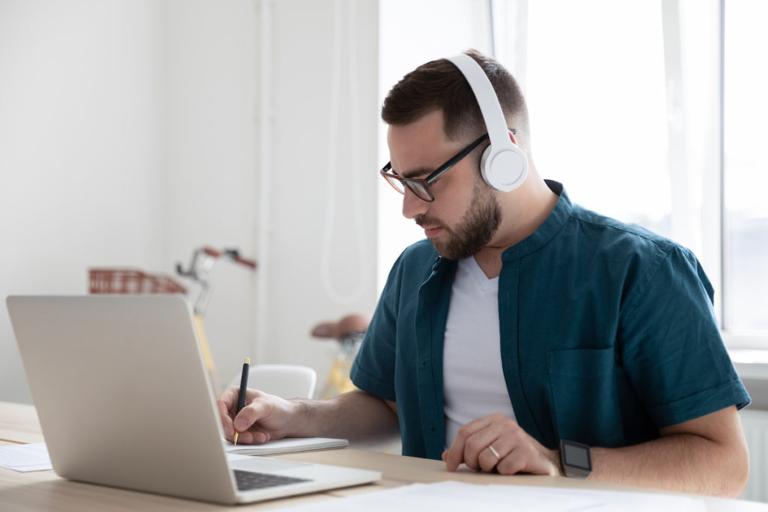 shutterstock_1653287650-1024x683.jpg Main image of article JavaScript and AI: What You Need to Know